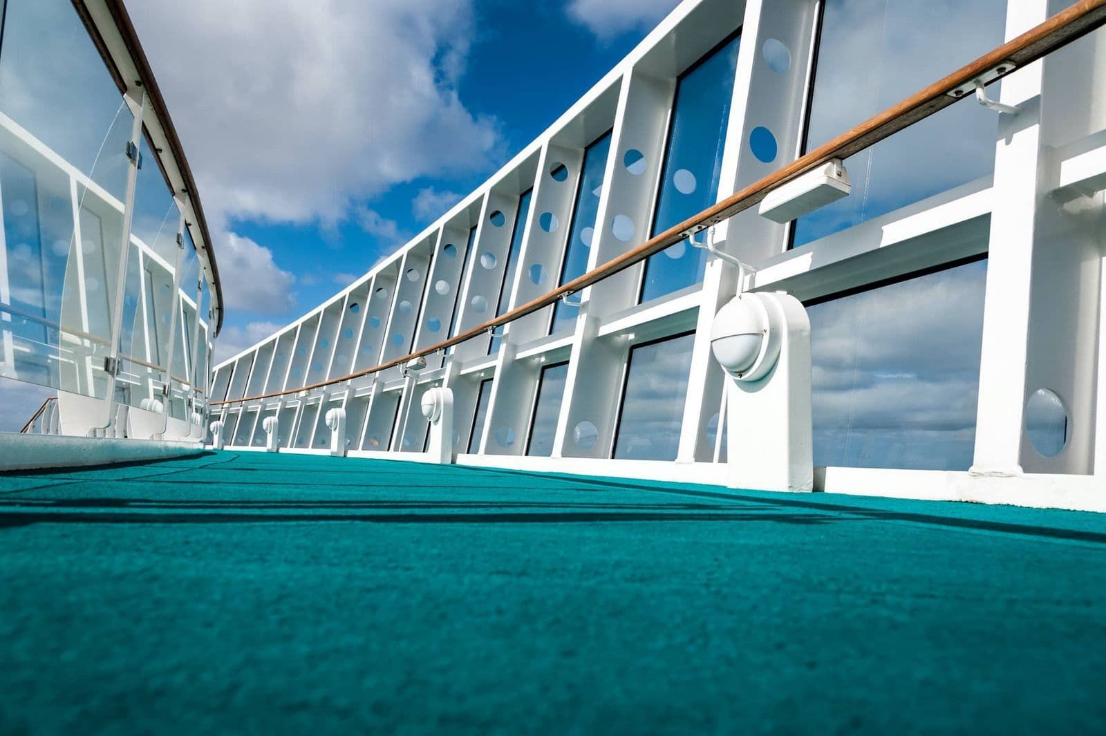 schiffsdeck-detailaufnahme.jpg